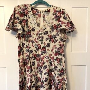 Romper vintage floral by DBY size 7 excellent condition.